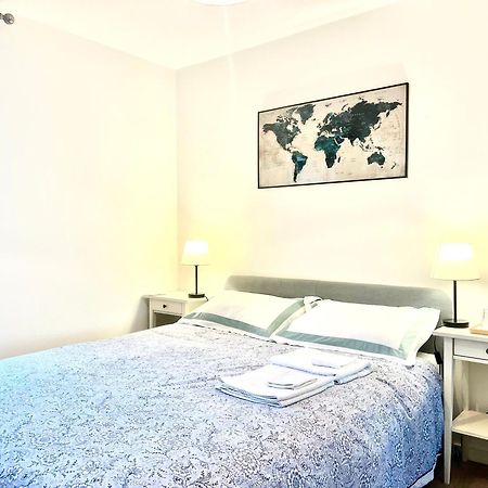 The Room King Size Bed And Private Bathroom Дублін Екстер'єр фото
